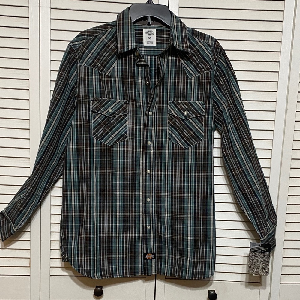 Dickies Western Plaid Work Shirt Snap With Dickies logo on them. Size M NWT